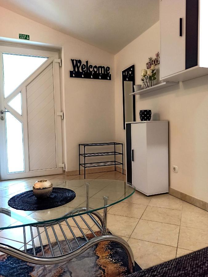 Apartman Dora 普拉 外观 照片
