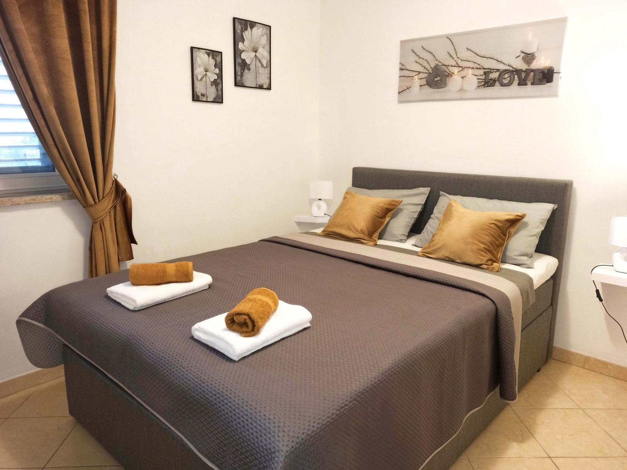 Apartman Dora 普拉 外观 照片